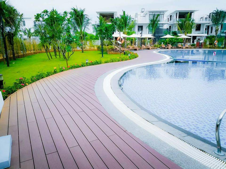 Thi-cong-san-go-lat-ho-boi---lat-duong-di---Tai-Mui-Ne